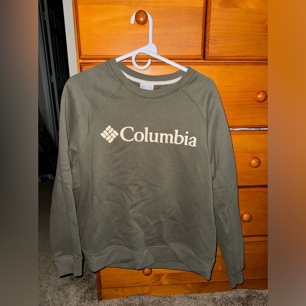 Women’s Columbia sweatshirt